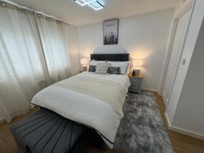 NEW Modern Townhouse Holiday Home Free Parking